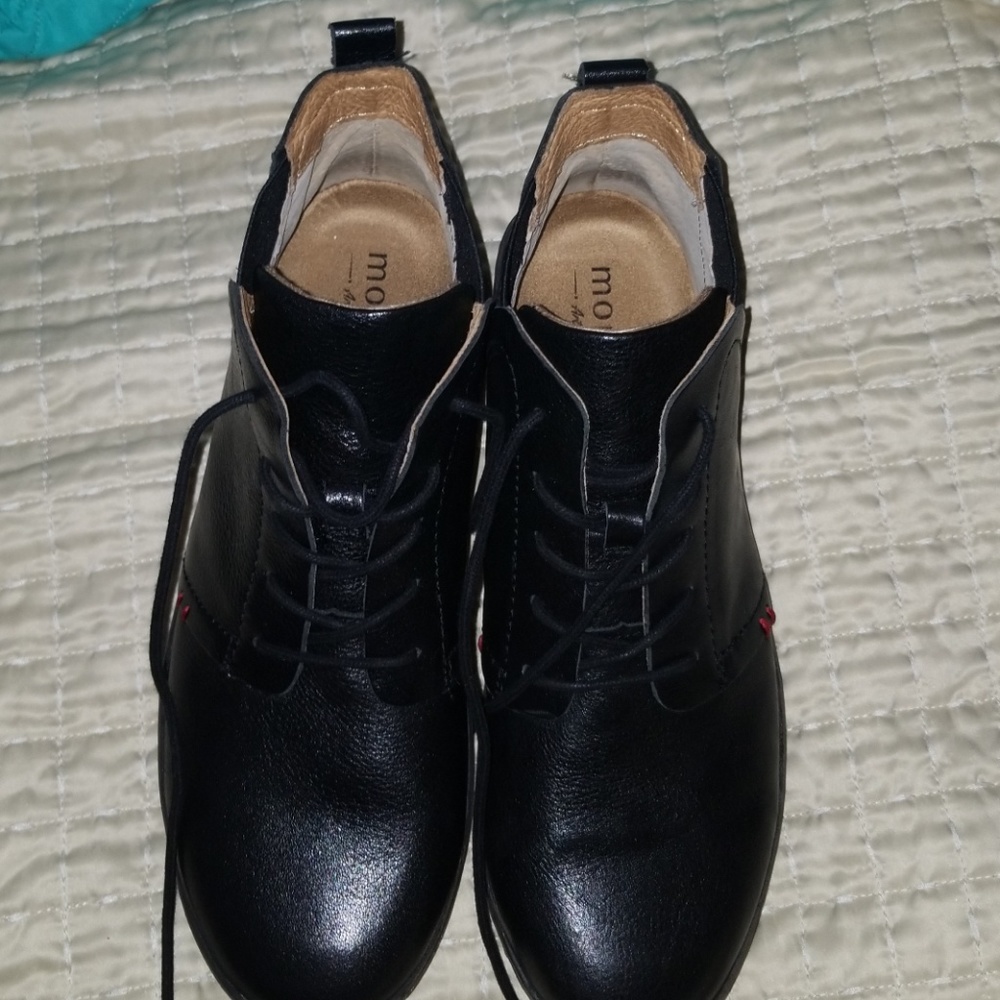 Dillards Black Leather Shoes worn once